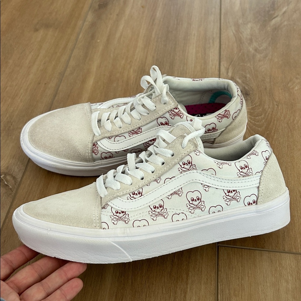 Worn once - VANS Old Skool Skull Sneakers